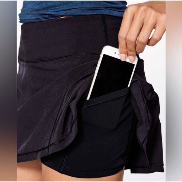 Lululemon, "Circuit Breaker Skirt II,"Women's Skort, Size 6, Black, Used - Picture 11 of 12